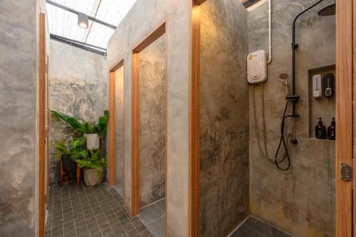 a bathroom with a shower and a walk in shower at Private house 4bedrooms at Thonglor 4bath5toilet 10people in Bangkok