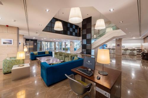 Гостиная зона в Eurostars Lucentum