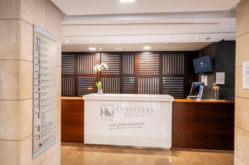 Лобби или стойка регистрации в Eurostars Lucentum