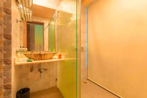 Ένα μπάνιο στο Luxury LHT 5Bhk Villa Alibaug