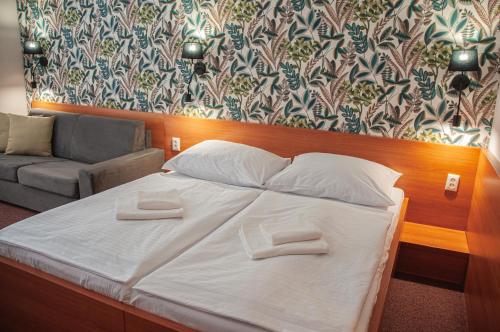 Postel nebo postele na pokoji v ubytování Wellness Hotel Thermal
