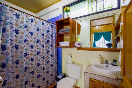 Et badeværelse på Aloha Surf Nosara - Kahala Hui Cabins #4