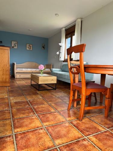 a living room with a couch and a table at Apartamento en Bañugues cerca de Cabo Peñas. in Bañugues