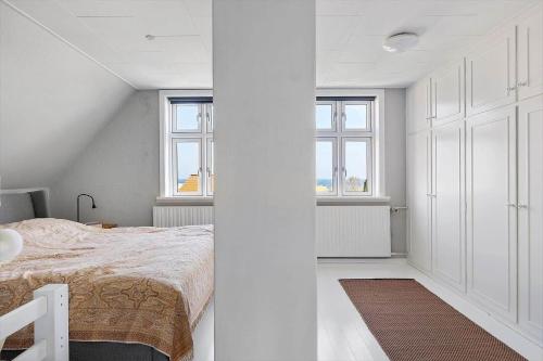 En eller flere senge i et værelse på 5650-Svaneke-Brugsebakken-10