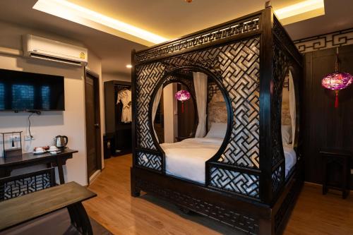 a bedroom with a bed in a room at Soultel โซลเทล in Khlong San