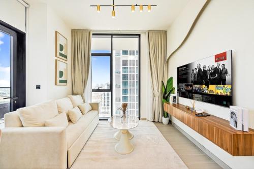 Golden Stays - Private Pool in Binghatti Gardenia I Modern 2BR Escape