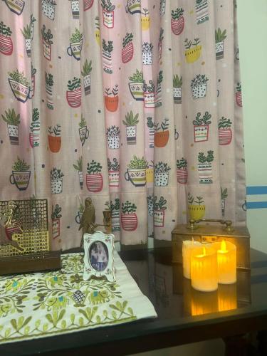 Letto o letti in una camera di A heritage homestay - kishore niwas haveli in the old city