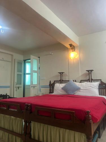 Letto o letti in una camera di A heritage homestay - kishore niwas haveli in the old city