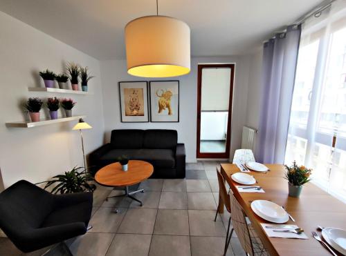 Fully equipped, comfortable and modern apartment with a balcony, very close to the city center, garage available in the building