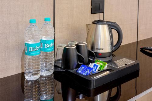 Set per la preparazione di tè e caffè presso La Maniere -Business hotel HITECH City