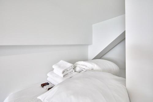 Modern Studio-Faubourg Saint-Honore