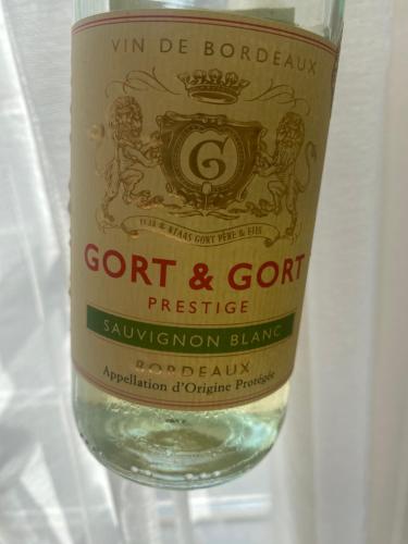 a bottle of wine in a glass at Ecolodge Almere in Almere