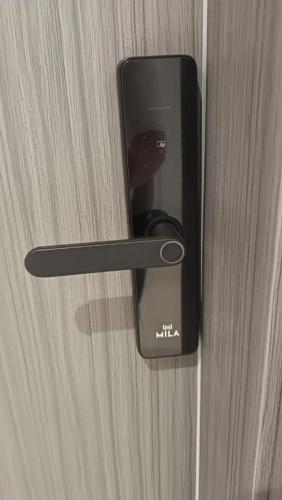 a black door handle on a wooden door at Hotel studio with modern design, self check-in and a special location in Unayzah