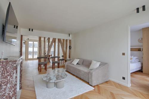 Heart Marais Luxury 2BR AC by Melvane