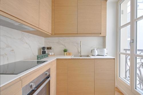 Heart Marais Luxury 2BR AC by Melvane