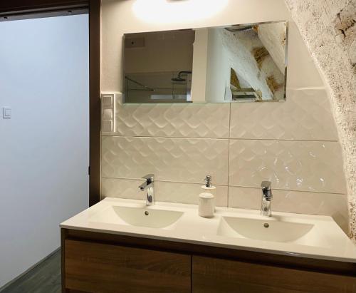 a bathroom with two sinks and a mirror at TÉGED VÁRTALaK in Dörgicse