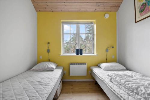 two beds in a room with a window at 3709-Nexo-Pynten-3 in Neksø