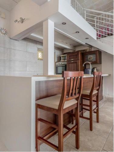 Una cocina o cocineta en SeaFront Apartment In Valletta