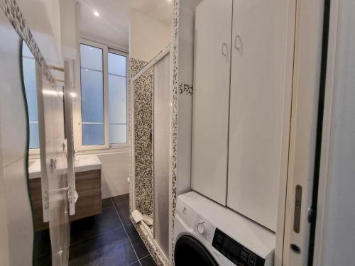 Ένα μπάνιο στο Jules Ferry Monaco