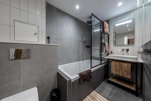 Et badeværelse på Charmant duplex 2 chambres Courchevel 1550