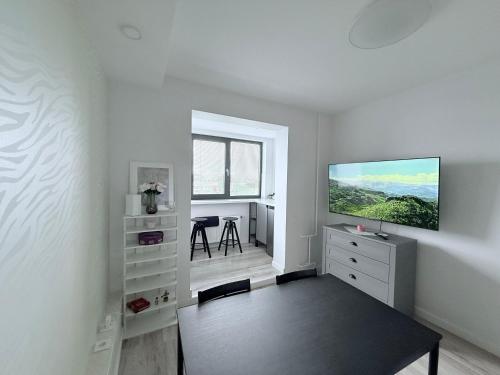 Η κουζίνα ή μικρή κουζίνα στο Purvciema Apartment-Free Parking