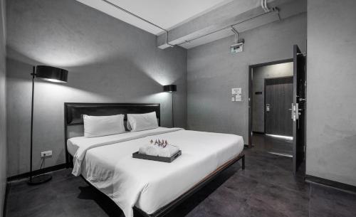 Кровать или кровати в номере The Ex Capital Hotel Bangkok by Dancenter