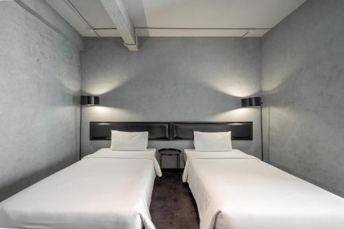 Кровать или кровати в номере The Ex Capital Hotel Bangkok by Dancenter
