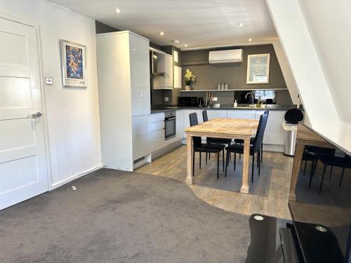 Penthouse near park - air con - Guest and the City photo 59