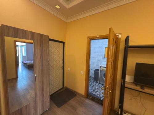TV a/nebo společenská místnost v ubytování The Liman Hotel Baku