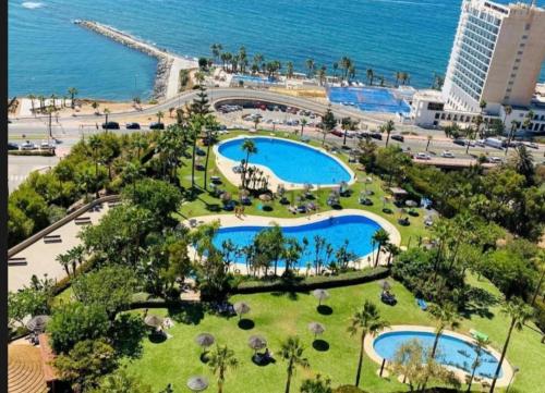 Apartamento para 6 con Wifi, AC, Piscina y Parking gratis