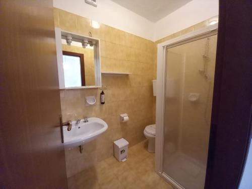 Bilik mandi di Residence Oasi