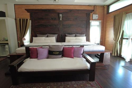 a bedroom with two beds with pillows at Villa D'Acqua in Masjid Tanah