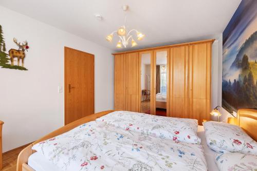 Ferienwohnung Südschwarzwaldにあるベッド