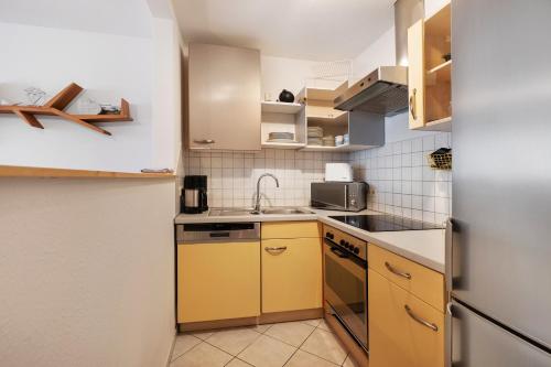 Ferienwohnung Südschwarzwaldにあるキッチンまたは簡易キッチン