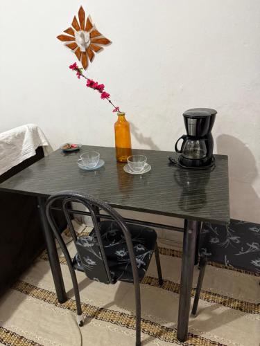 Kemudahan buat kopi dan teh di Casa Completa no residencial 2km do centro