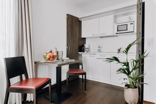Кухня или мини-кухня в Hotel Bloemfontein
