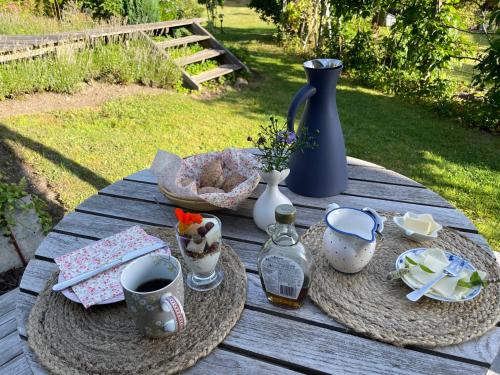 Příslušenství pro přípravu čaje a kávy v ubytování Bergliot Bed & Breakfast