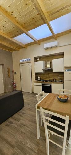 Una cocina o cocineta en La Casetta di via Piave