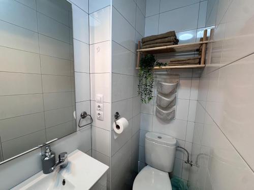 Acogedor estudio con piscina y vistas al mar