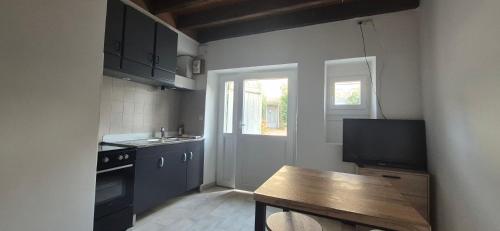 Dapur atau dapur kecil di Studio Rosanos vue sur lac