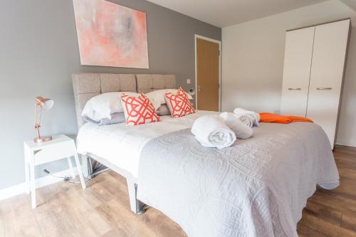 Ένα ή περισσότερα κρεβάτια σε δωμάτιο στο Modern 1 & 2 Bedroom Apartments in Oxford, Near Hospitals & Science Park