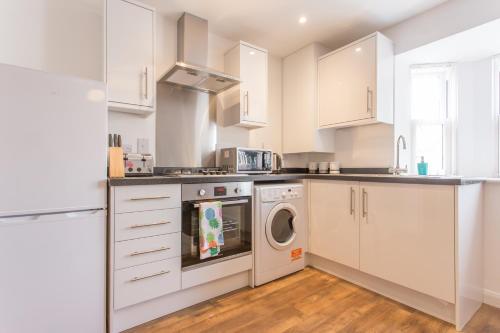 Η κουζίνα ή μικρή κουζίνα στο Modern 1 & 2 Bedroom Apartments in Oxford, Near Hospitals & Science Park