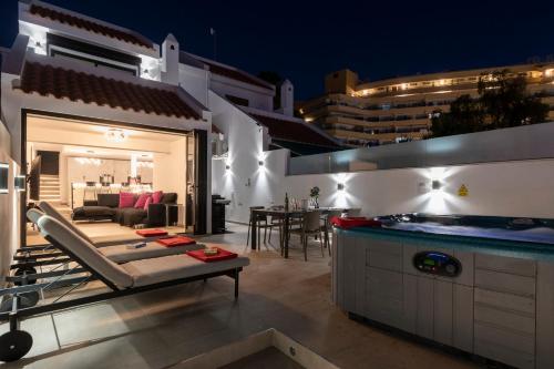 Sân trong/khu vực ngoài trời tại Modern 3 Bedroom Villa with Hot Tub in Costa Adeje