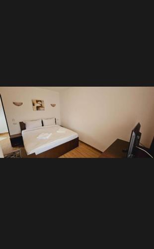 a small room with a bed and a desk at Hotel Bran Dracula in Bran
