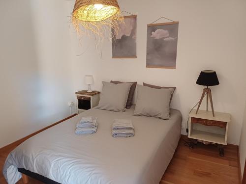 Ένα ή περισσότερα κρεβάτια σε δωμάτιο στο Appartement en duplex au cœur de Piana