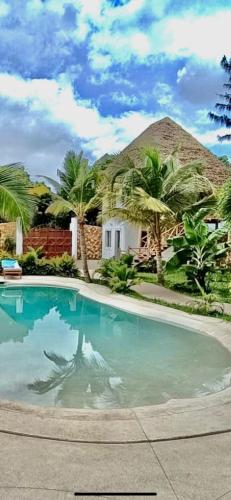 Blue Diamond Villa Watamuの敷地内または近くにあるプール