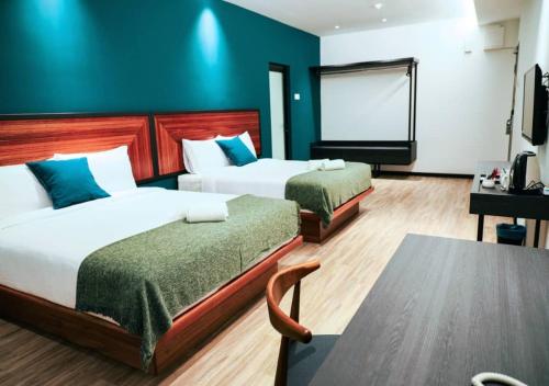 Cama o camas de una habitación en The Journey hotel