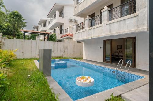 a swimming pool in the backyard of a house at Casa Suneos 4-BHK Villa With Private Pool & Lift Near Popular Restaurants in Siolim
