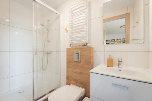 a bathroom with a toilet and a shower and a sink at Obrocz137 in Obrocz