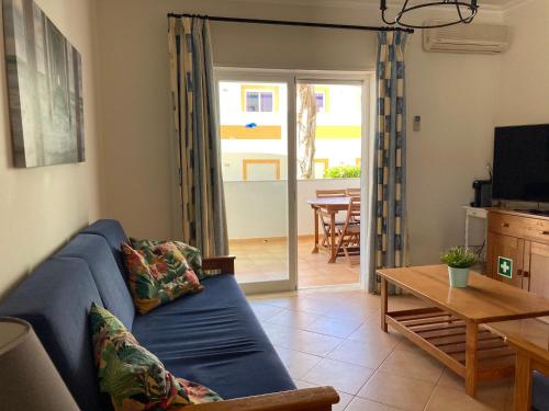 LUZ BEACH APT CONDO, BALCONY & POOLs